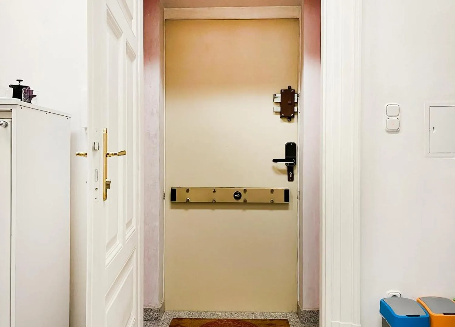 Quiet Apartment In Central Krakow, Main Station Poland
