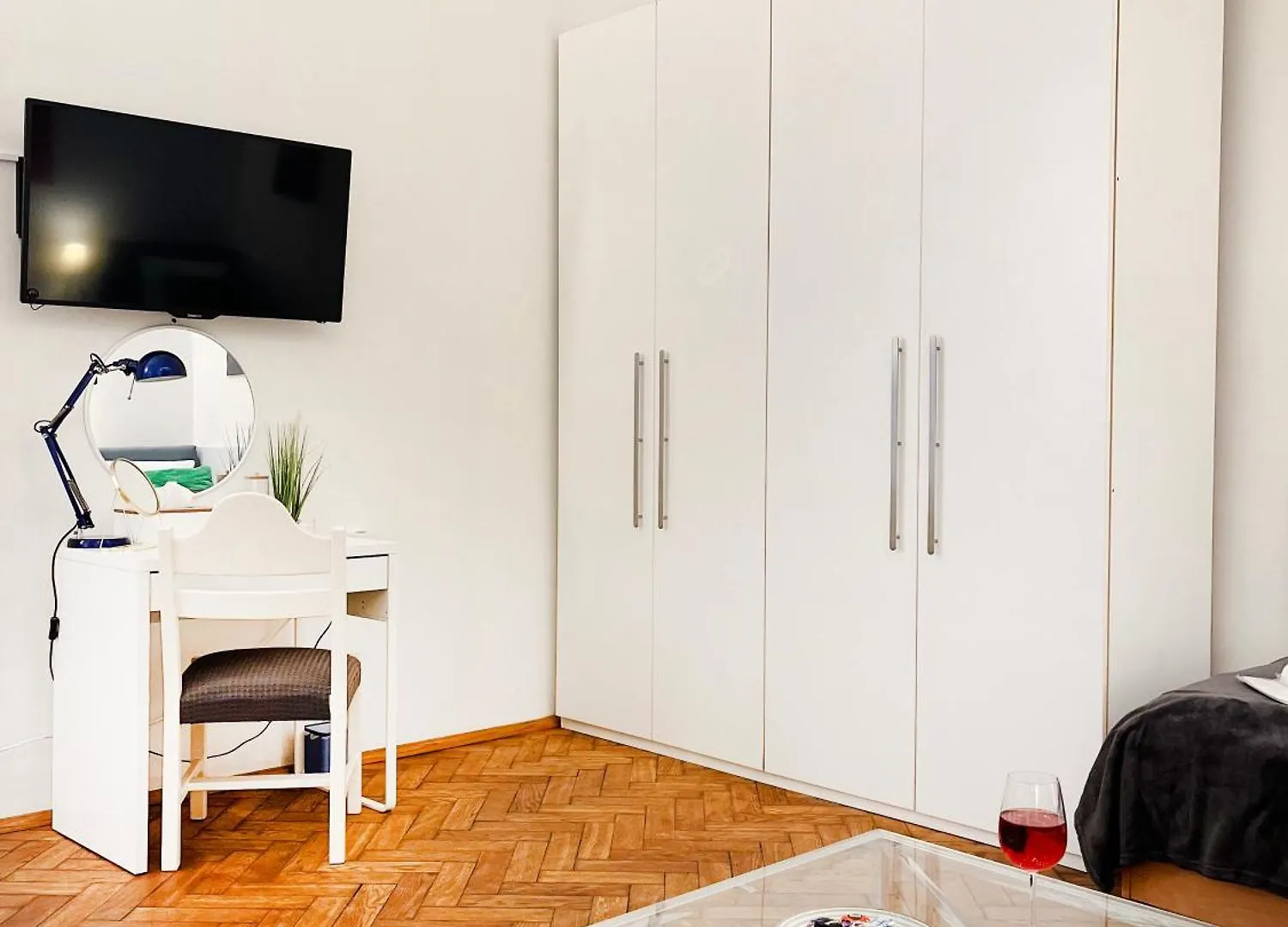 Quiet Apartment In Central Krakow, Main Station