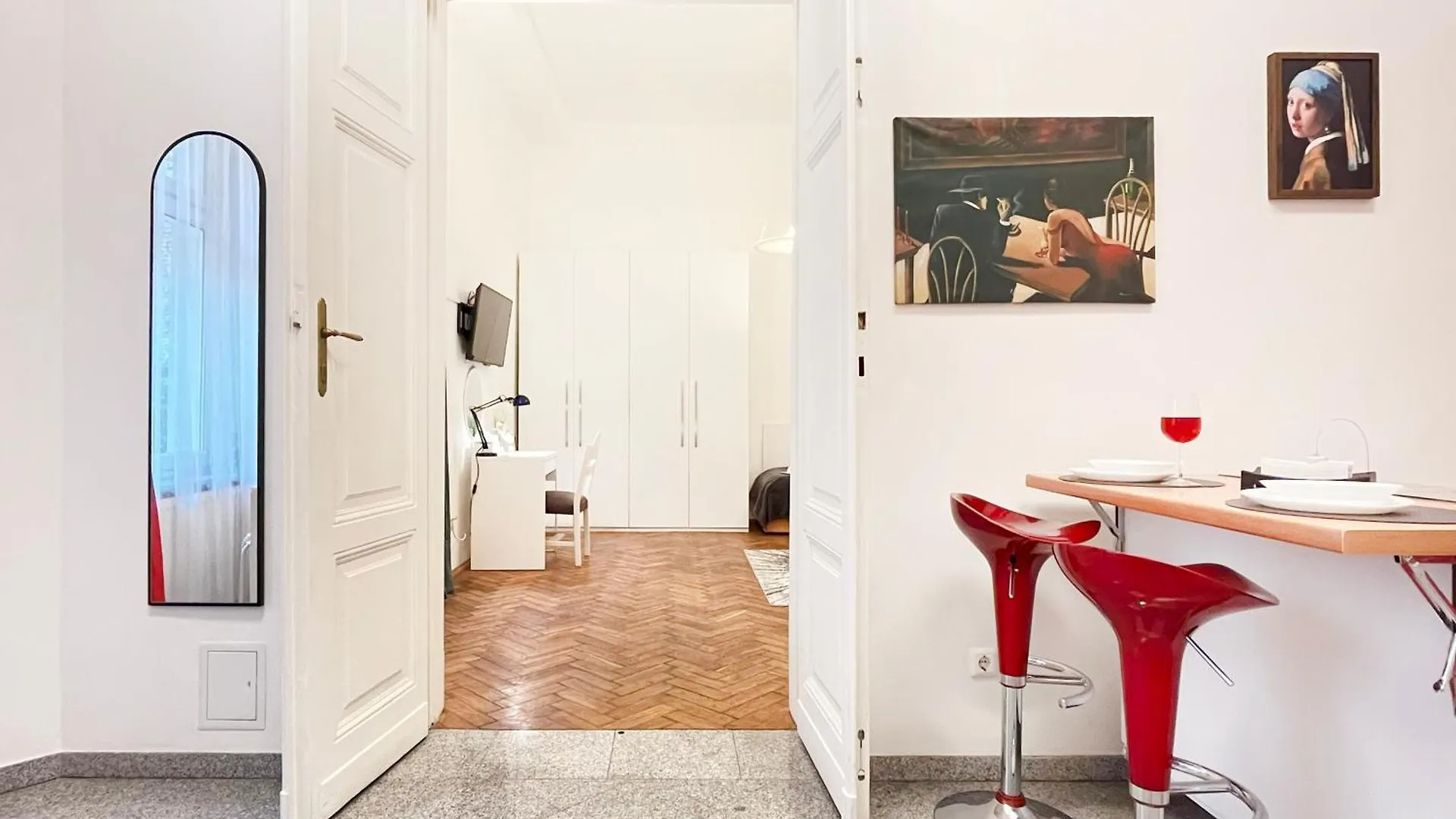 Quiet Apartment In Central Krakow, Main Station